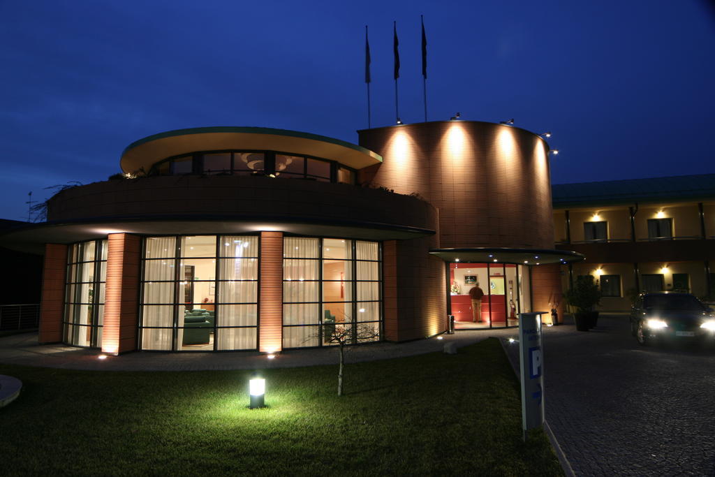 Luna Hotel Motel Lago Maggiore Arona Oleggio Castello Kültér fotó