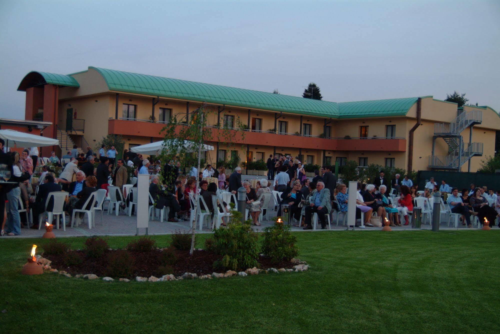 Luna Hotel Motel Lago Maggiore Arona Oleggio Castello Kültér fotó